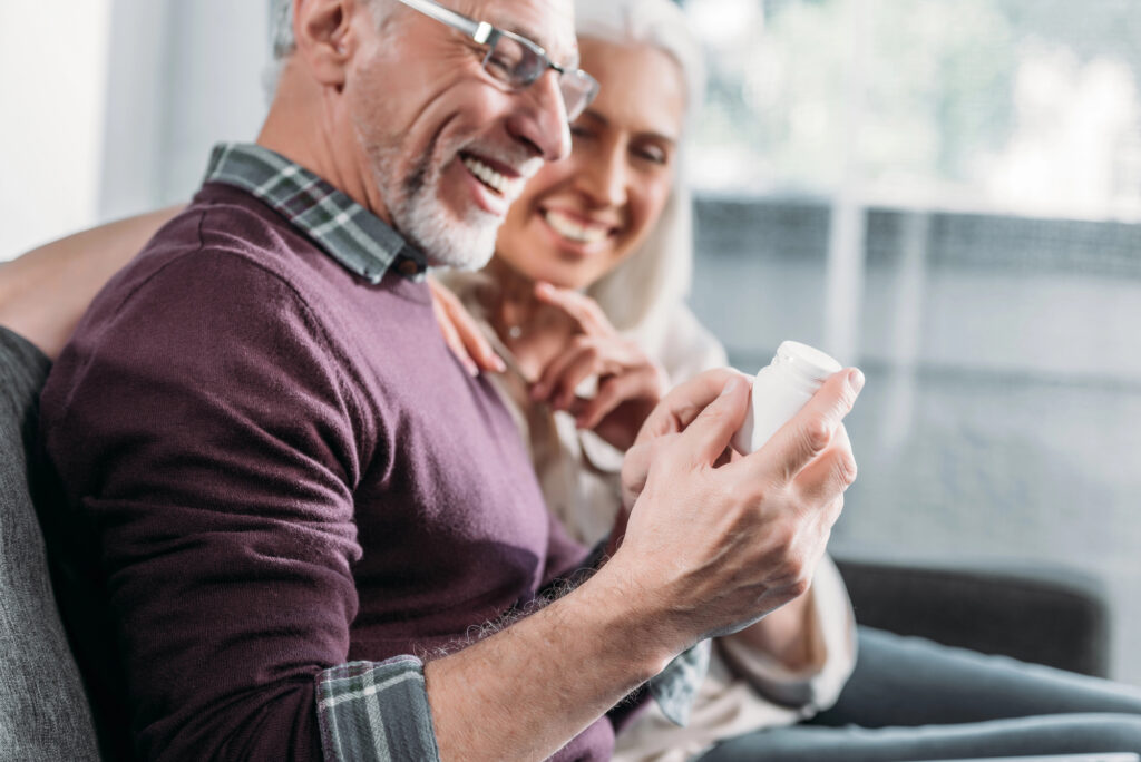 older-couple-after-purchasing-medication-with-prescription-assistance-programs