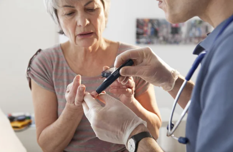 patient with Prescription Assistance Programs for Diabetes checking her blood