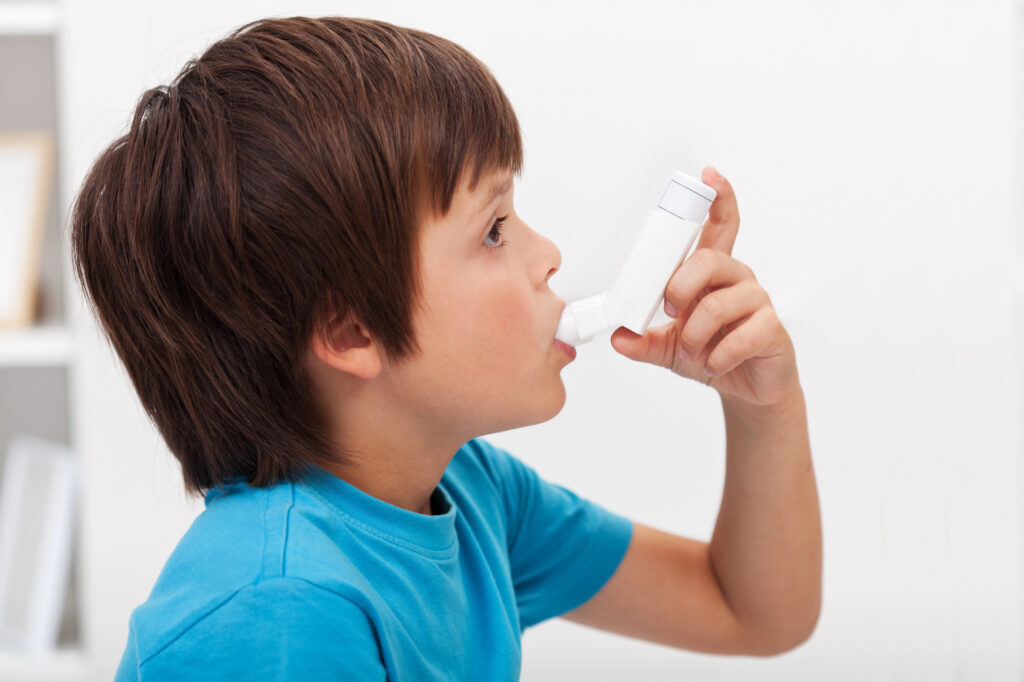 kid using affordable prescription drugs for asthma